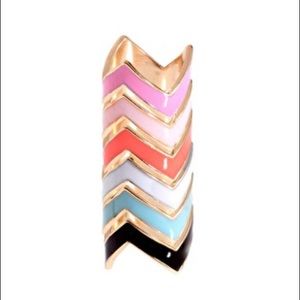 Stacking chevron rings
